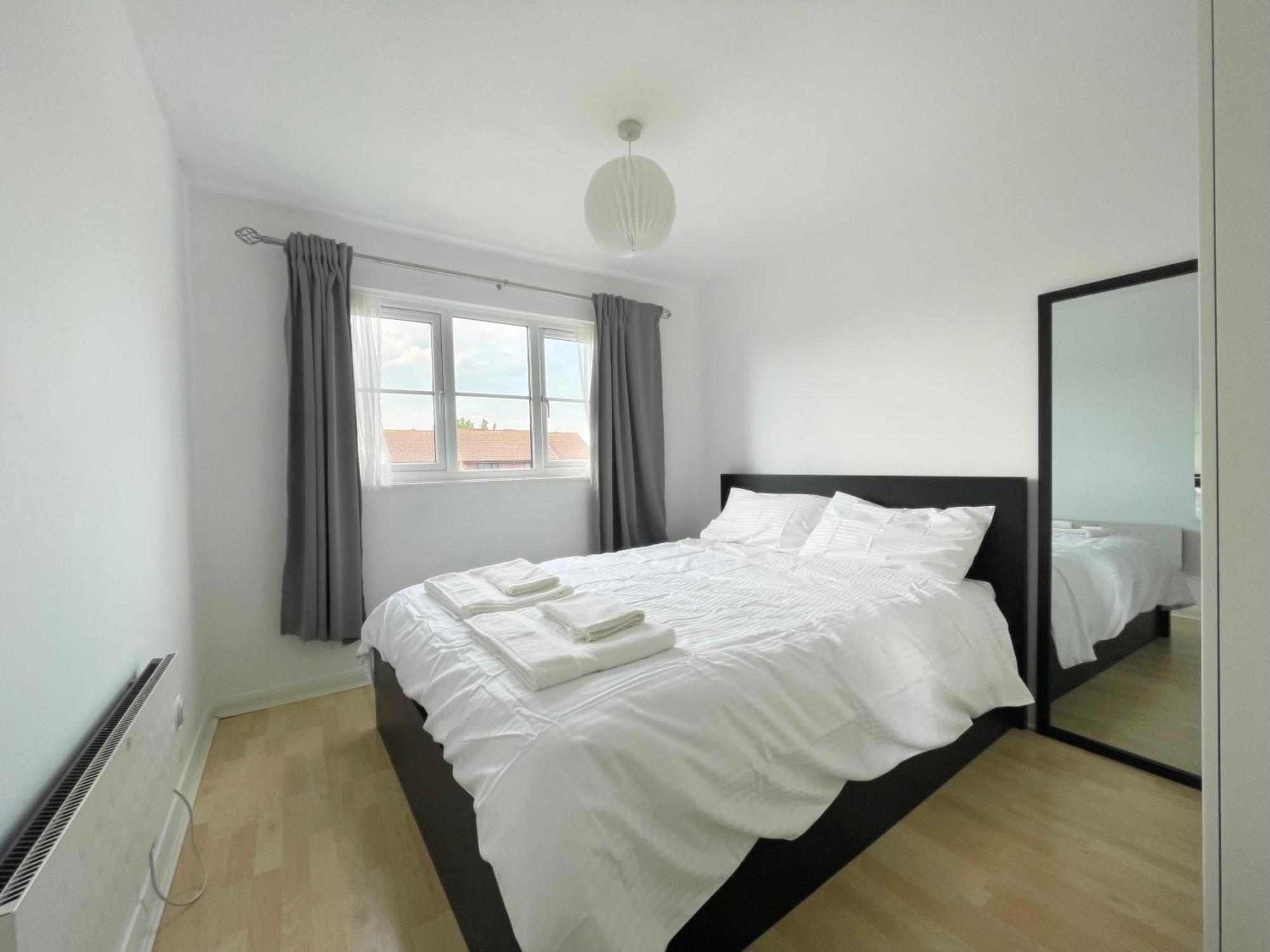 Colliers Wood 1 Bed South London Short Apartment